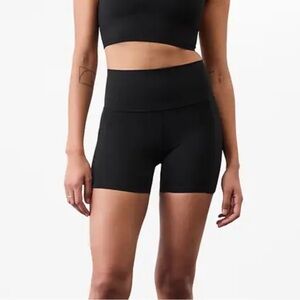 ATHLETA Salutation Stash 5” Shorts NWT